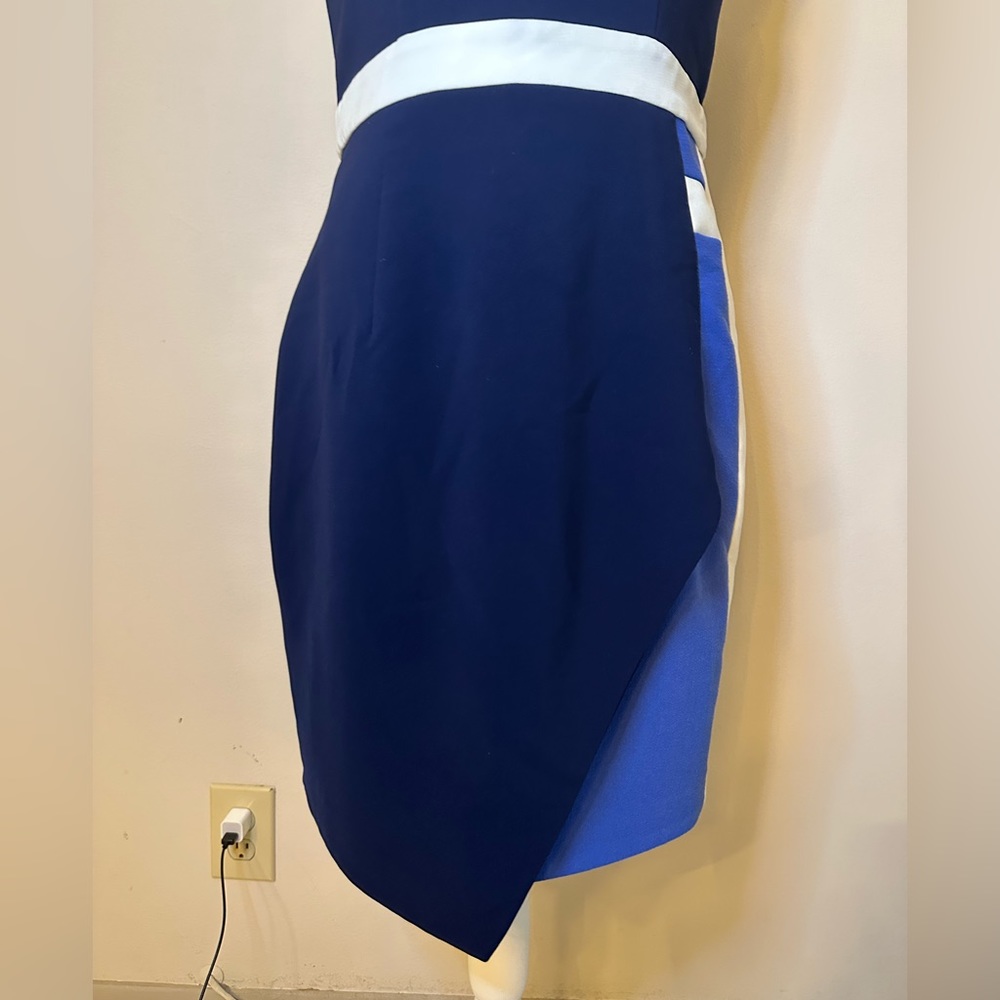 Fully lined Dress - Picture 2 of 9